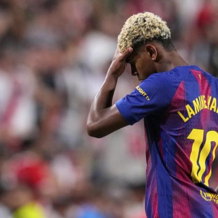 ¡Hubo lanzamiento de objetos y líquidos a Lamine en Vallecas!