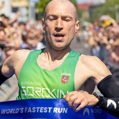 Aleksandr Sorokin, de fumador a correr 100 kilómetros a 3:38