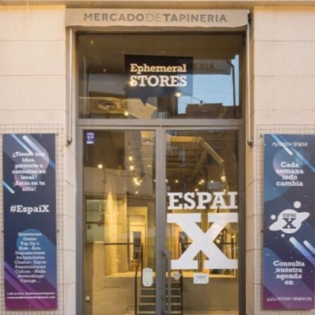 No es solo un mercado cualquiera: “Artesanía” convierte el Mercado de Tapineria de Valencia en un rincón lleno de alma y obras hechas a mano durante seis días