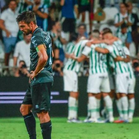 El Córdoba tira de épica para remontar al Castellón y firmar su primera victoria