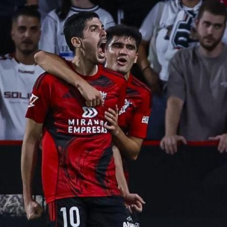 Carlos Fernández brilla y se reencuentra en el Mirandés