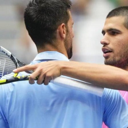 Carlos Alcaraz : "Es un honor jugar siempre contra Djokovic"