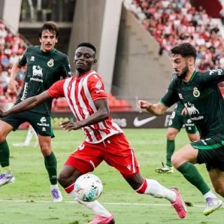 El Racing remonta un 2-0 y se lleva los tres puntos de Almería