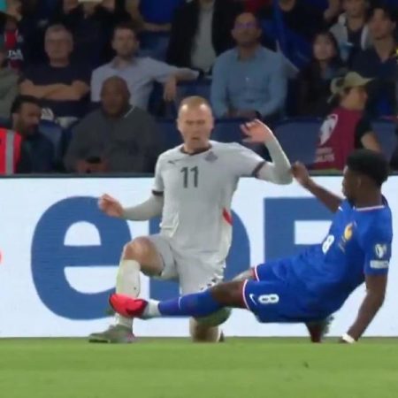 ¡Dónde vas, Tchouaméni! Se pasa de frenada y ve roja directa