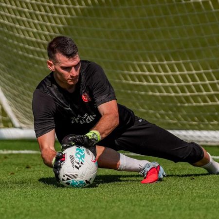 Livakovic ya se ejercita con el Girona