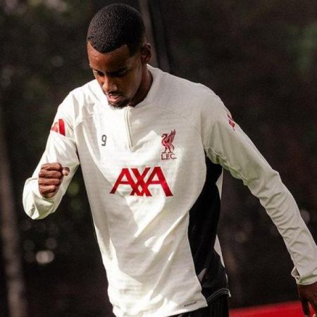 Isak ya se entrena con el Liverpool