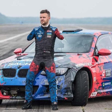 Más difícil todavía: derrapando sin brazos