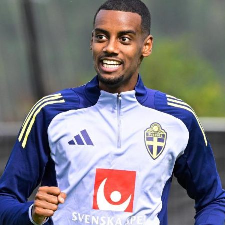 Isak, ni convocado: Slot se explica