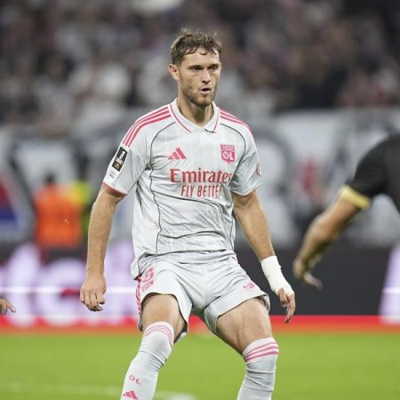 El Lyon alcanza al PSG