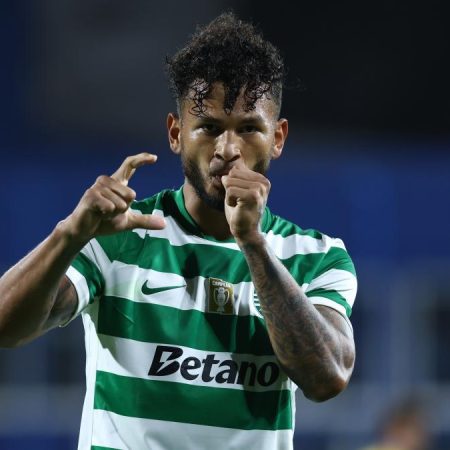 Luis Suárez tira del Sporting con otro gol