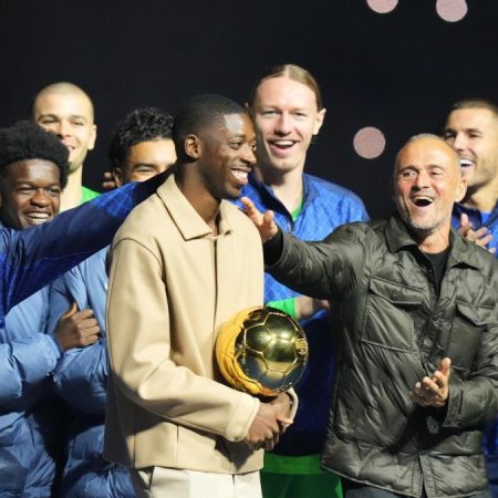 Dembélé y Luis Enrique, aclamados en la gran fiesta de un PSG de oro