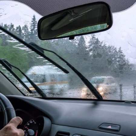 El truco del mecánico Juan José para que tus limpiaparabrisas duren más y se mantengan perfectos en invierno