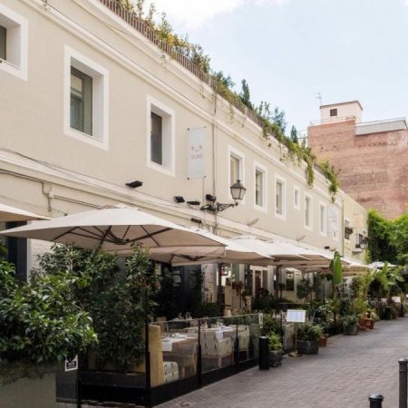 No es Alemania ni Holanda: estos dos callejones paralelos podrían ser cualquier capital europea, pero están en plena Milla de Oro de Madrid y tienen las mejores terrazas del barrio de Salamanca