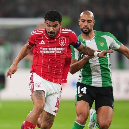 Amrabat trabaja en el gimnasio antes de ir a Genk