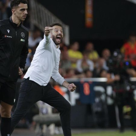 Corberán: “Dolido es el adjetivo que más define al cuerpo técnico, plantilla y valencianismo”