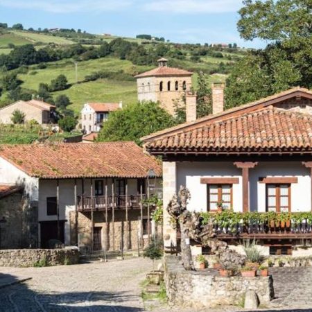 Descubre Santillana del Mar: Las 7 Razones que hacen de este Pueblo el Más Encantador de España