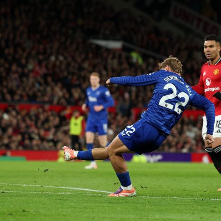¡Sorpresa en el Teatro de los Sueños! El Manchester United cae ante el Everton con un jugador menos