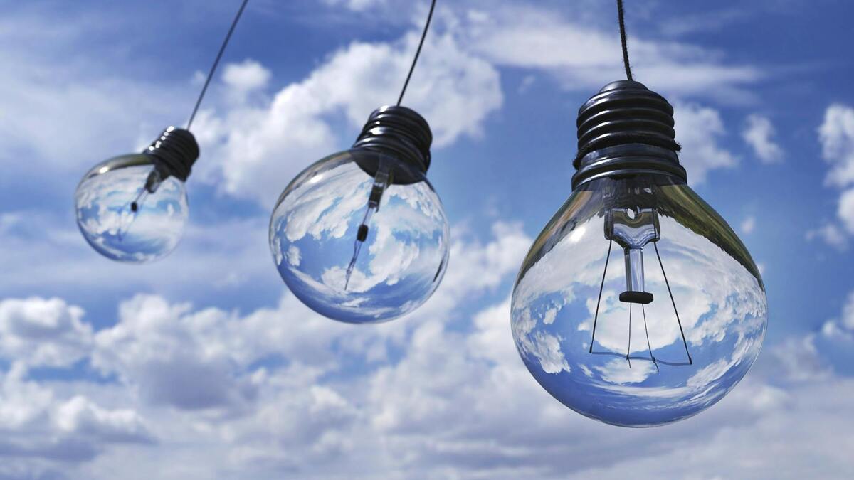 ¡Luz al final del túnel! La electricidad se despide de mínimos históricos, pero ¿a qué precio?