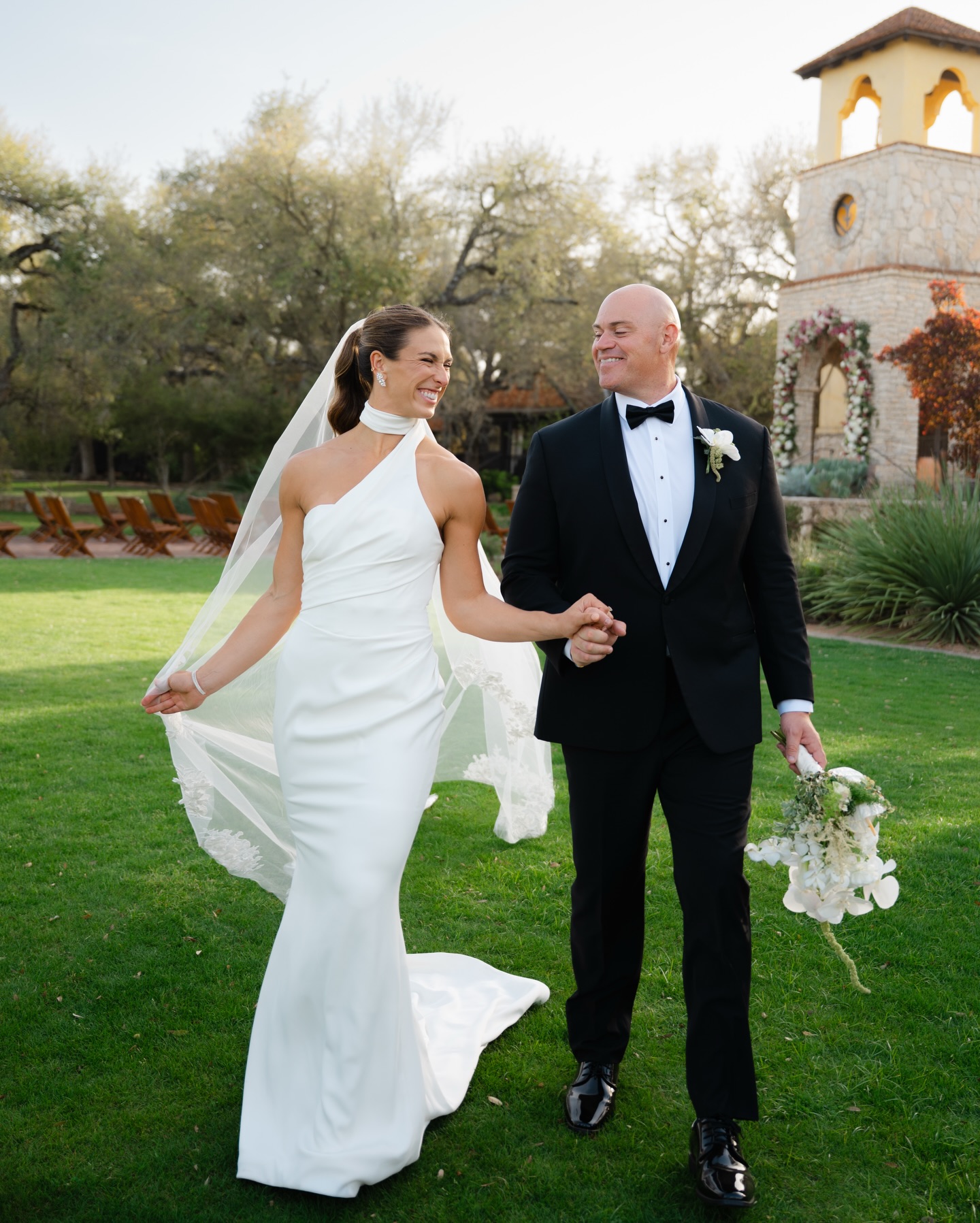 ¡Amor, Oro y Polémica! La Doble Campeona Olímpica de Disco Se Casa con su Entrenador