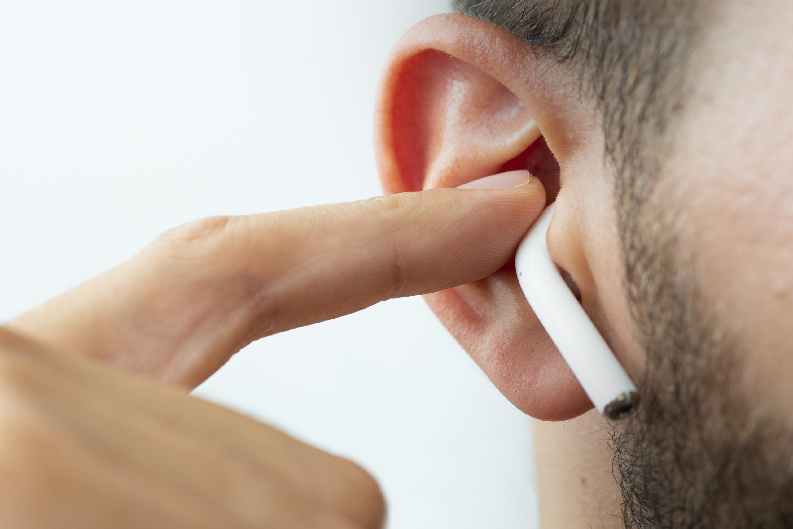 Auriculares Inalámbricos: La Batalla de los Gigantes y las Sorpresas de Gama Media