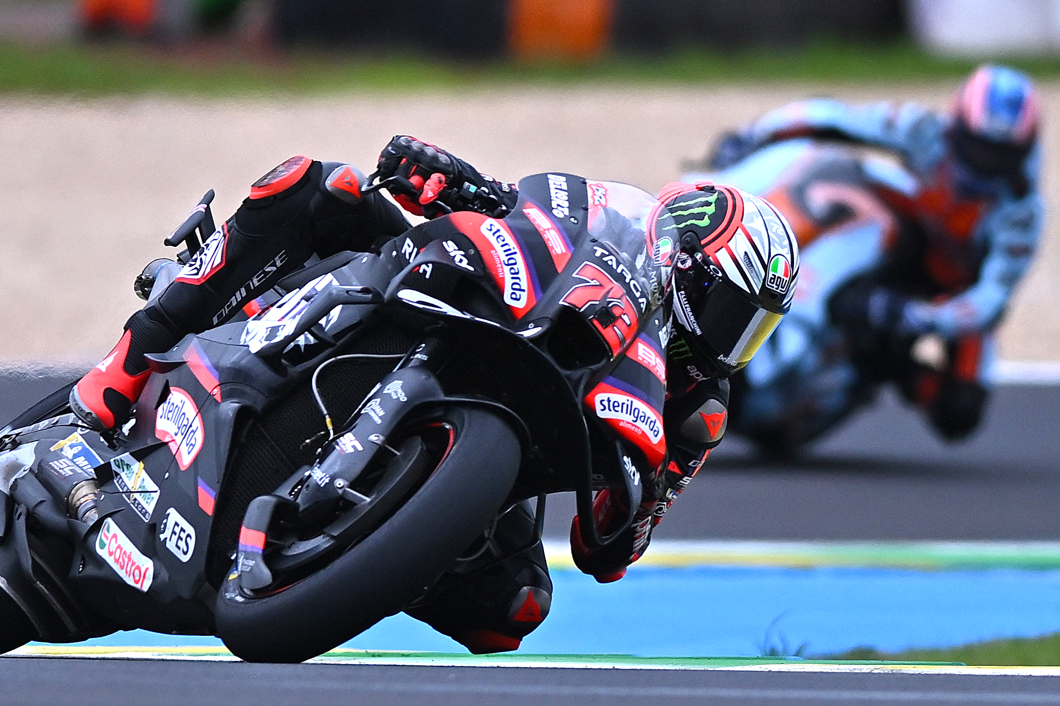 ¡Bezzecchi Desata la Tormenta en MotoGP y Lidera la Carga!