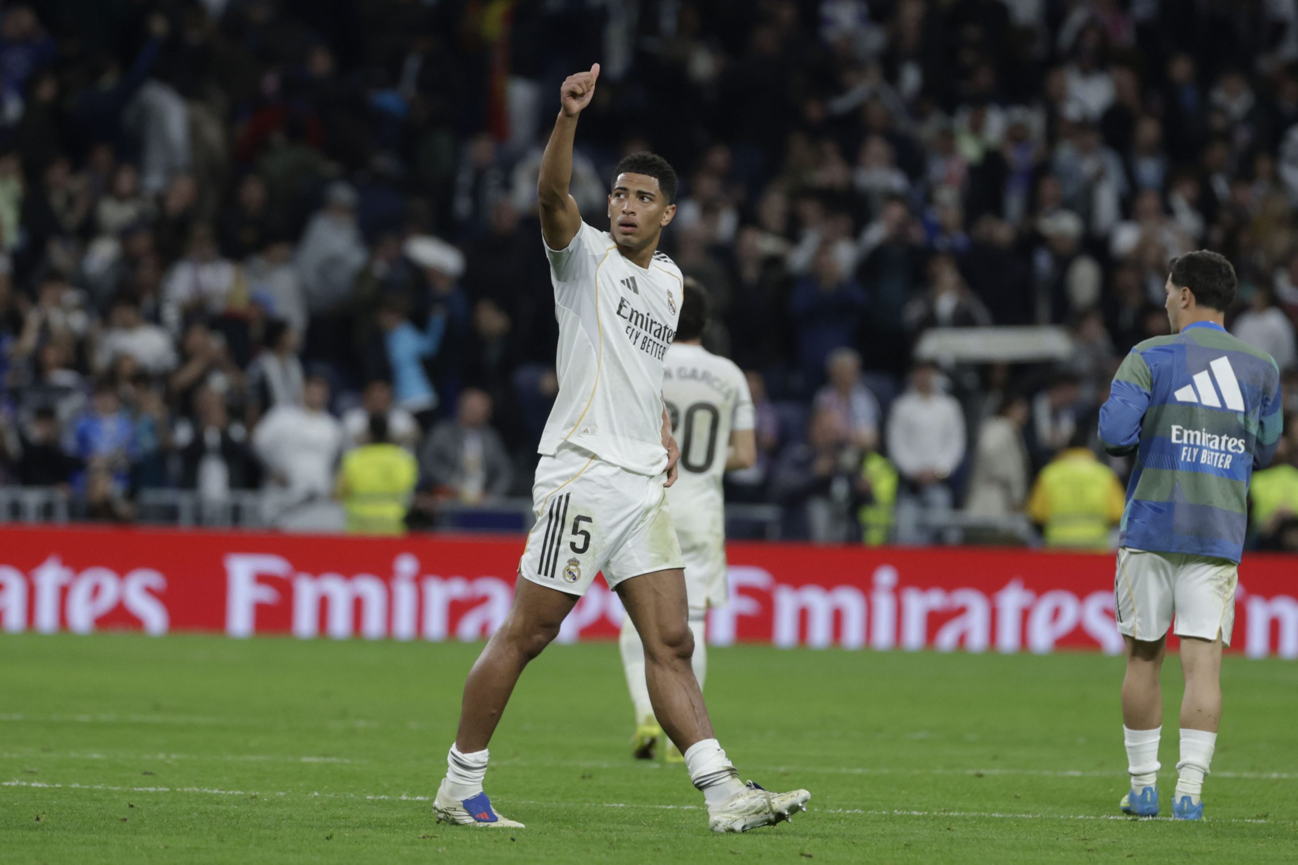 Bellingham Regresa Triunfal: El Bernabéu Vibra con el Regreso del ‘Mago’ Inglés