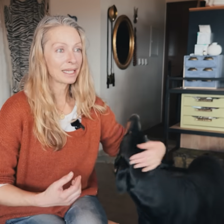 The Presenter Who Created Her Own Self-Sufficient House and Revolutionized the Concept of Sustainable Housing