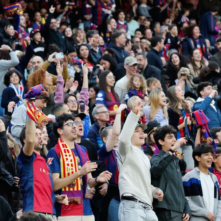 El Camp Nou se tiñe de gloria blaugrana: El Barça Femenino humilla al Real Madrid y sueña con la Champions