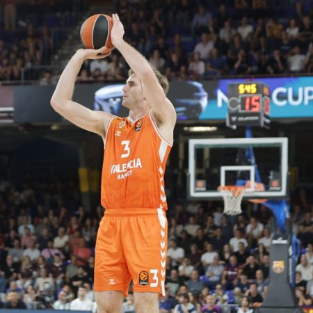 Reuvers Unleashes Taronja Fury! Valencia Basket Conquers Bologna and Dreams of the Top 6 of the Euroleague