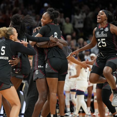¡Sorpresa en la NCAA! Gamecocks y Bruins se citan en una final inédita tras tumbar a los favoritos