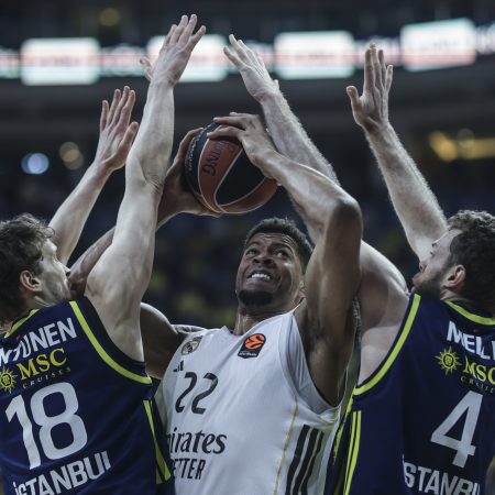 ¡Épica Remontada Blanca! El Real Madrid Conquista Estambul y Se Asegura el Top 4 de la Euroliga