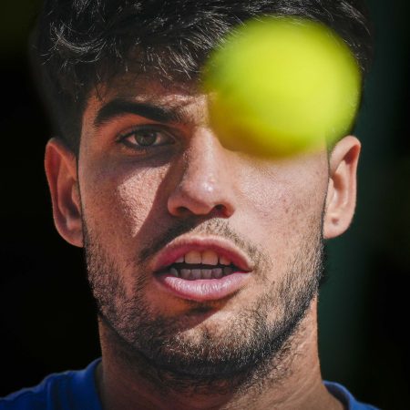 Alcaraz Dice Adiós a Roma y Roland Garros: La Sombra de la Férula y las Predicciones de Mouratoglou